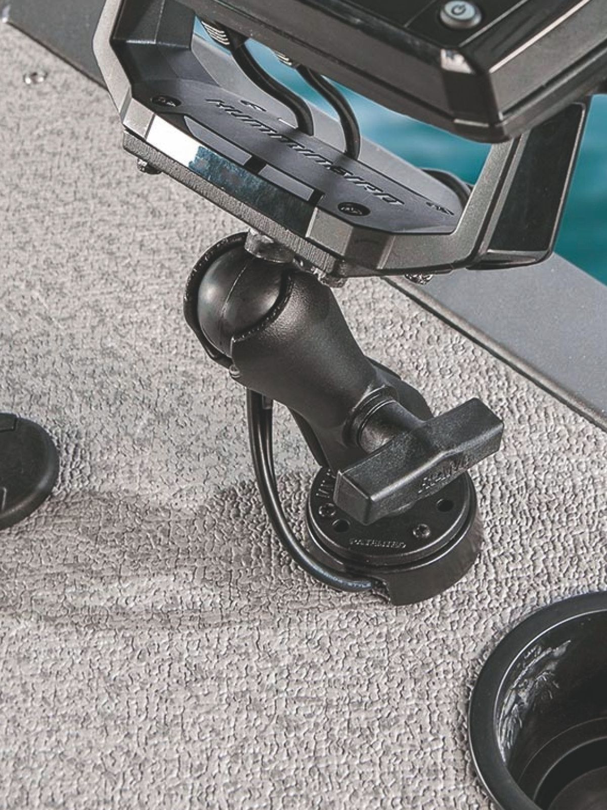 RAM Mounts Marine Universal Echolothalter C-Kugel 1,5 Zoll mit Kabel-Manager
