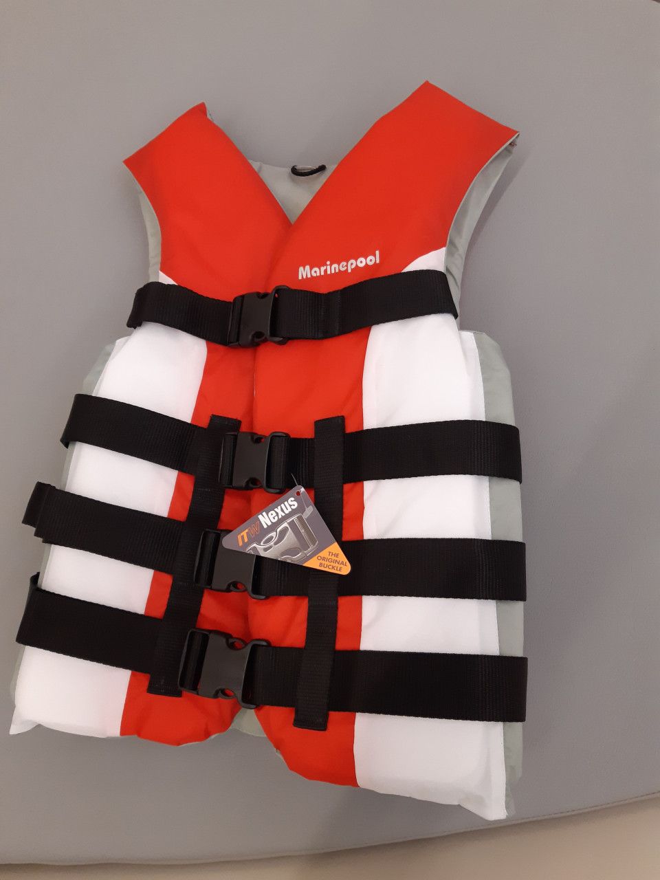 Wasserskiweste 70-90kg rot/weiß – Produktansicht