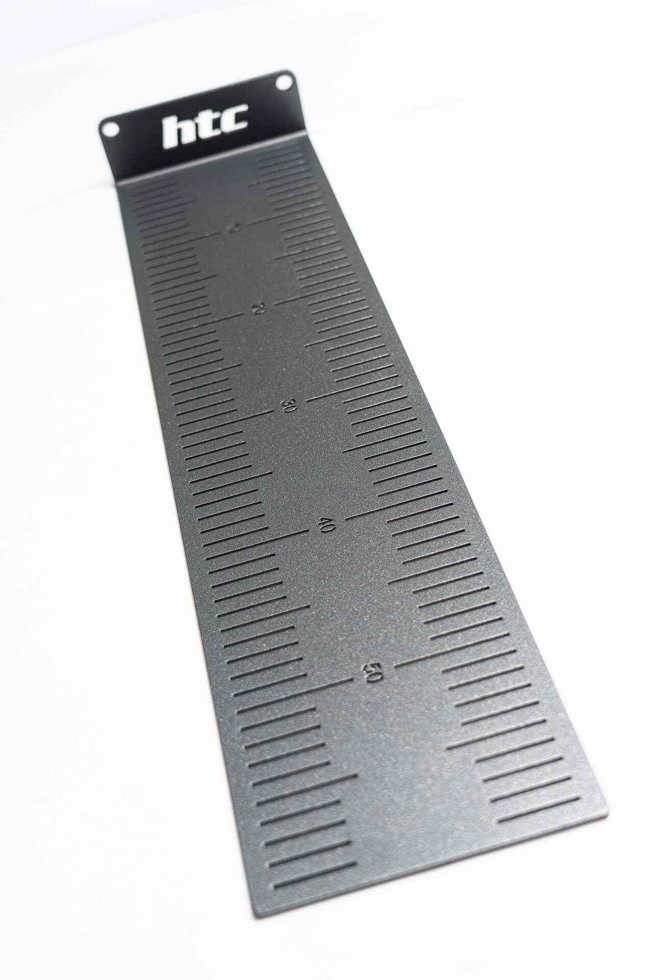 Präzise Laser-Skala der HTC Scale Perch für zuverlässige Messwerte im Turnier
