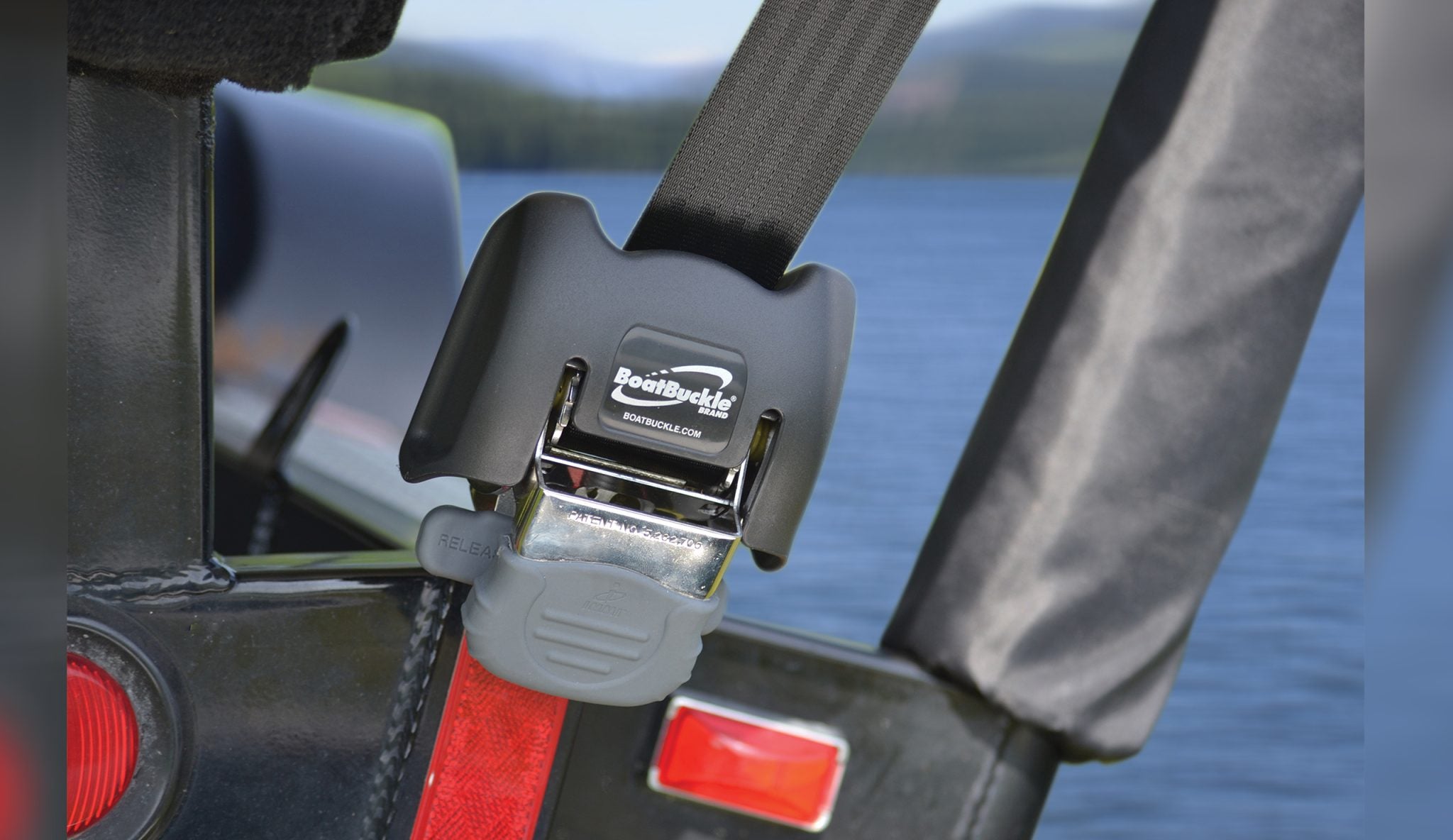 BoatBuckle G2 selbstaufrollende Heck-Zurrgurte 2 Zoll × 43 Zoll, 2 Stück – Ansicht 9