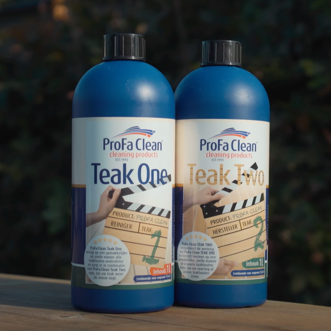 ProFa Clean Teak-Pflegeset 2 × 1 L mit Besenbürste – Anwendung am Boot 8