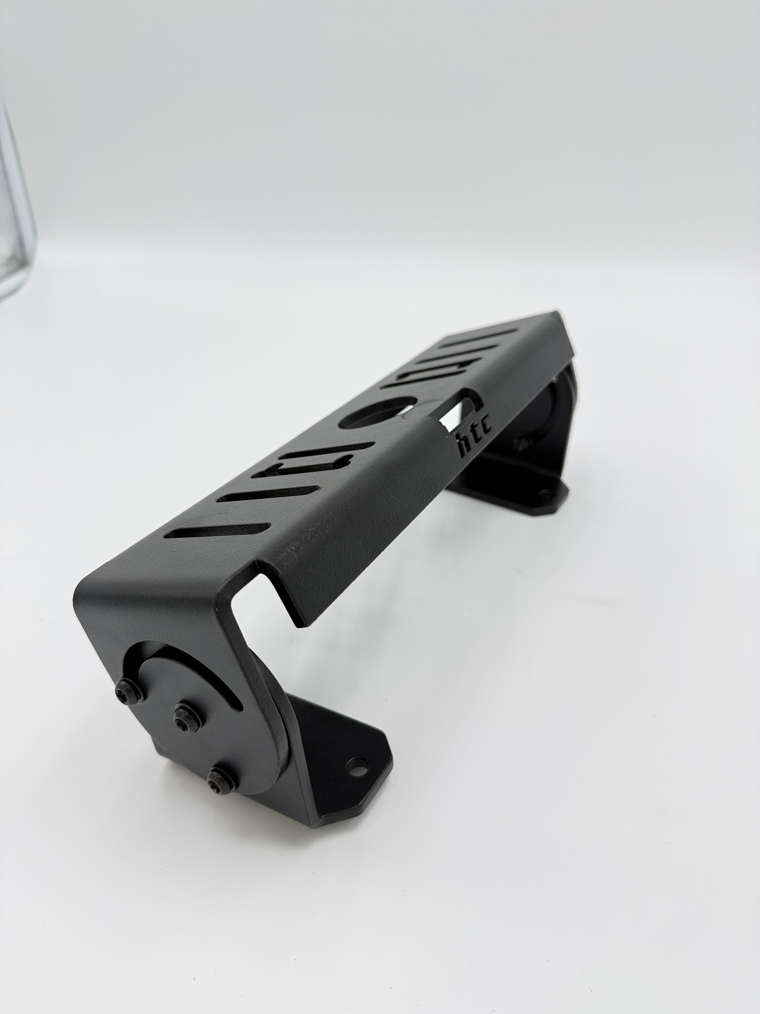 Detail der Pulverbeschichtung RAL 9005 struktur an der HTC Halterung