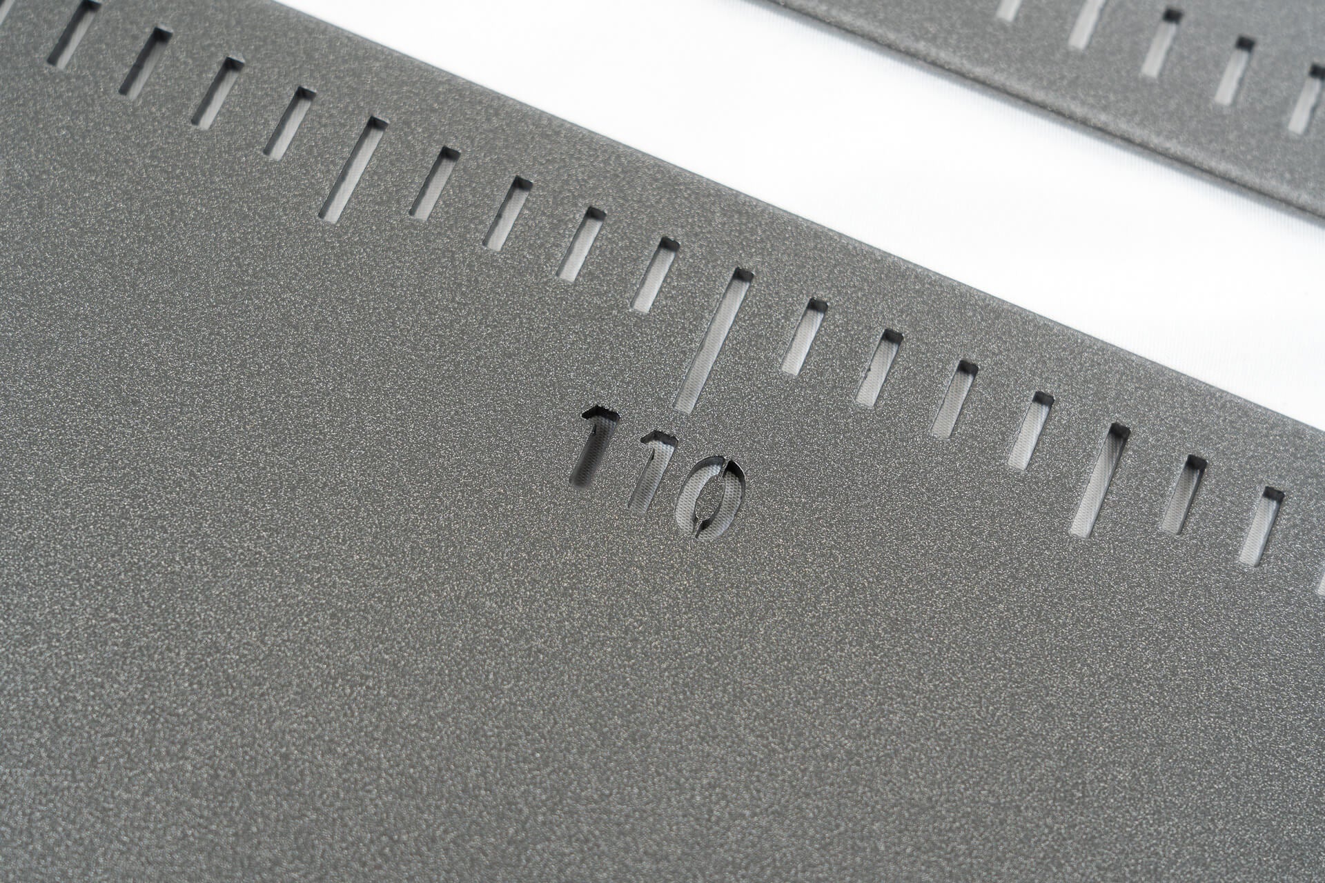 HTC Scale 2-teilig mit Pulverbeschichtung DB 703 Eisenglimmer – widerstandsfähige Oberfläche